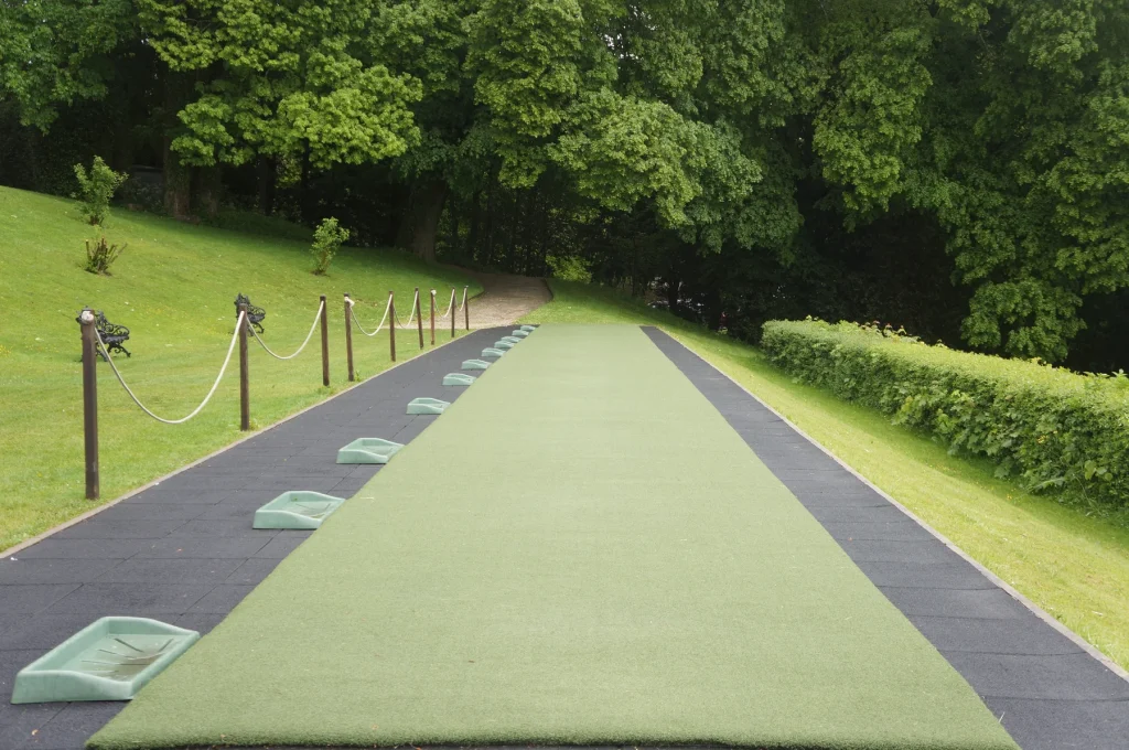 Tee line framed by a unicolour tee line border