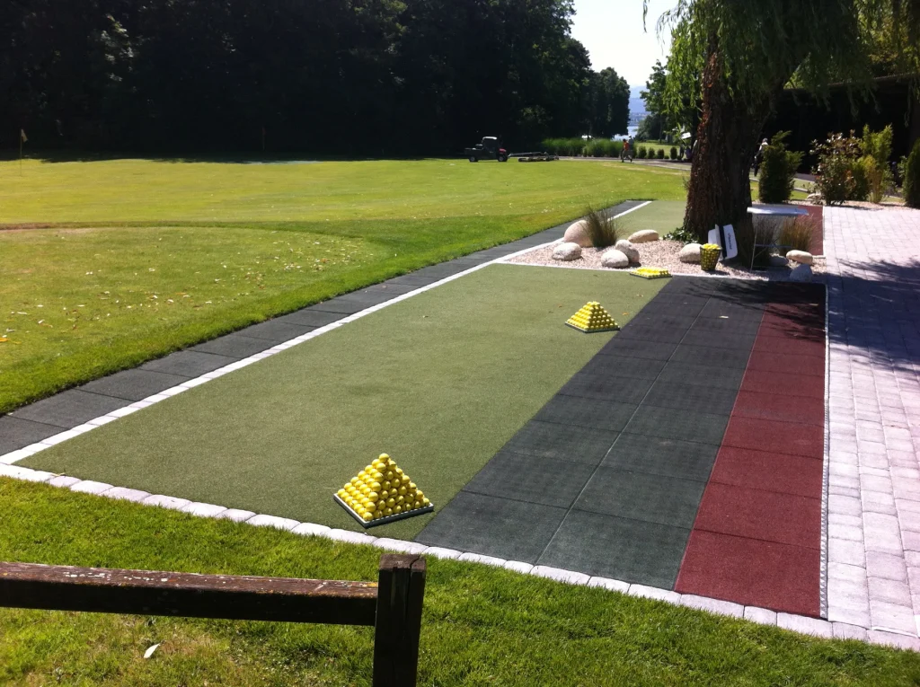 Tee line framed by a multicolour tee line border
